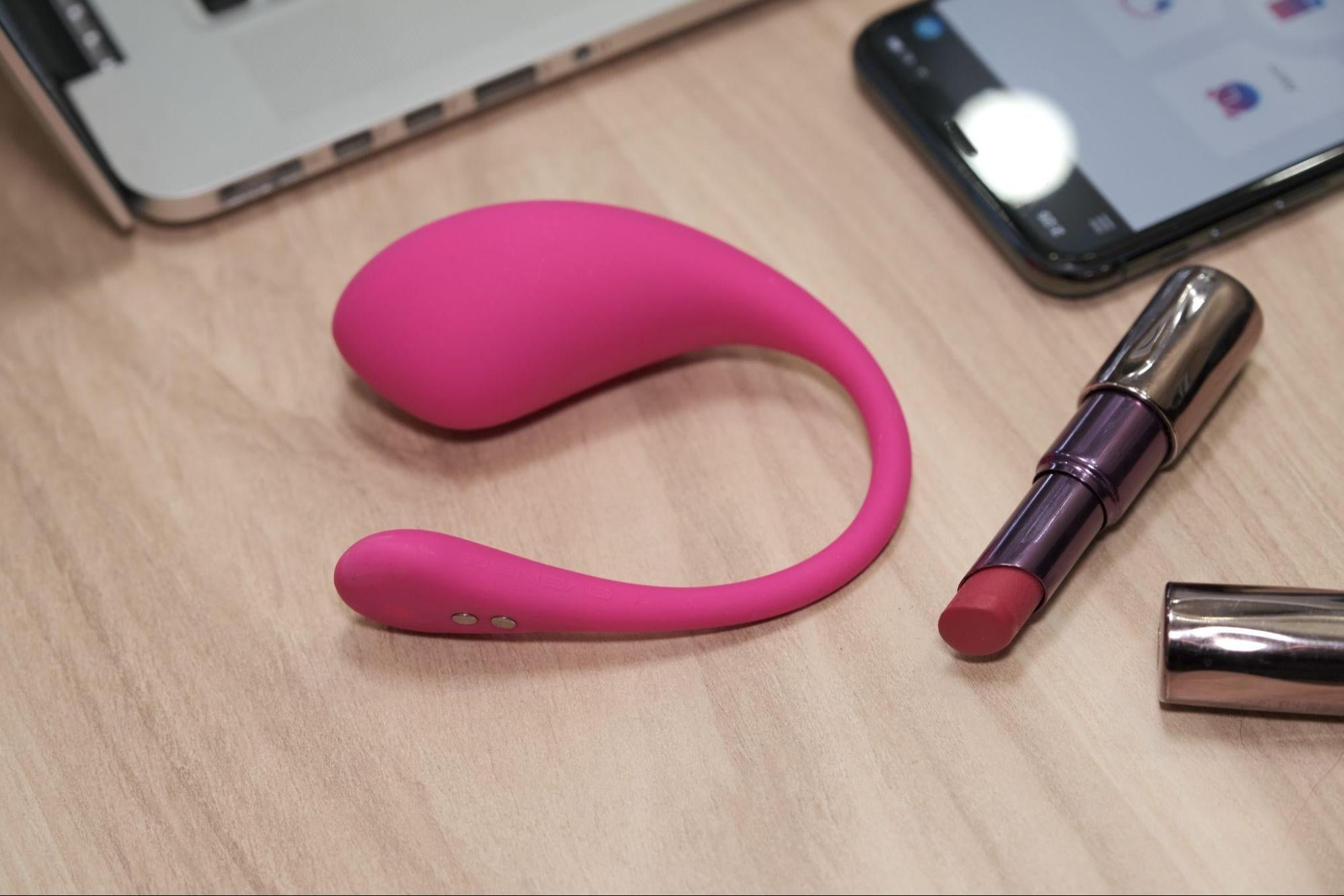 How to Use a Quiet Vibrator for Discreet, Powerful Pleasure