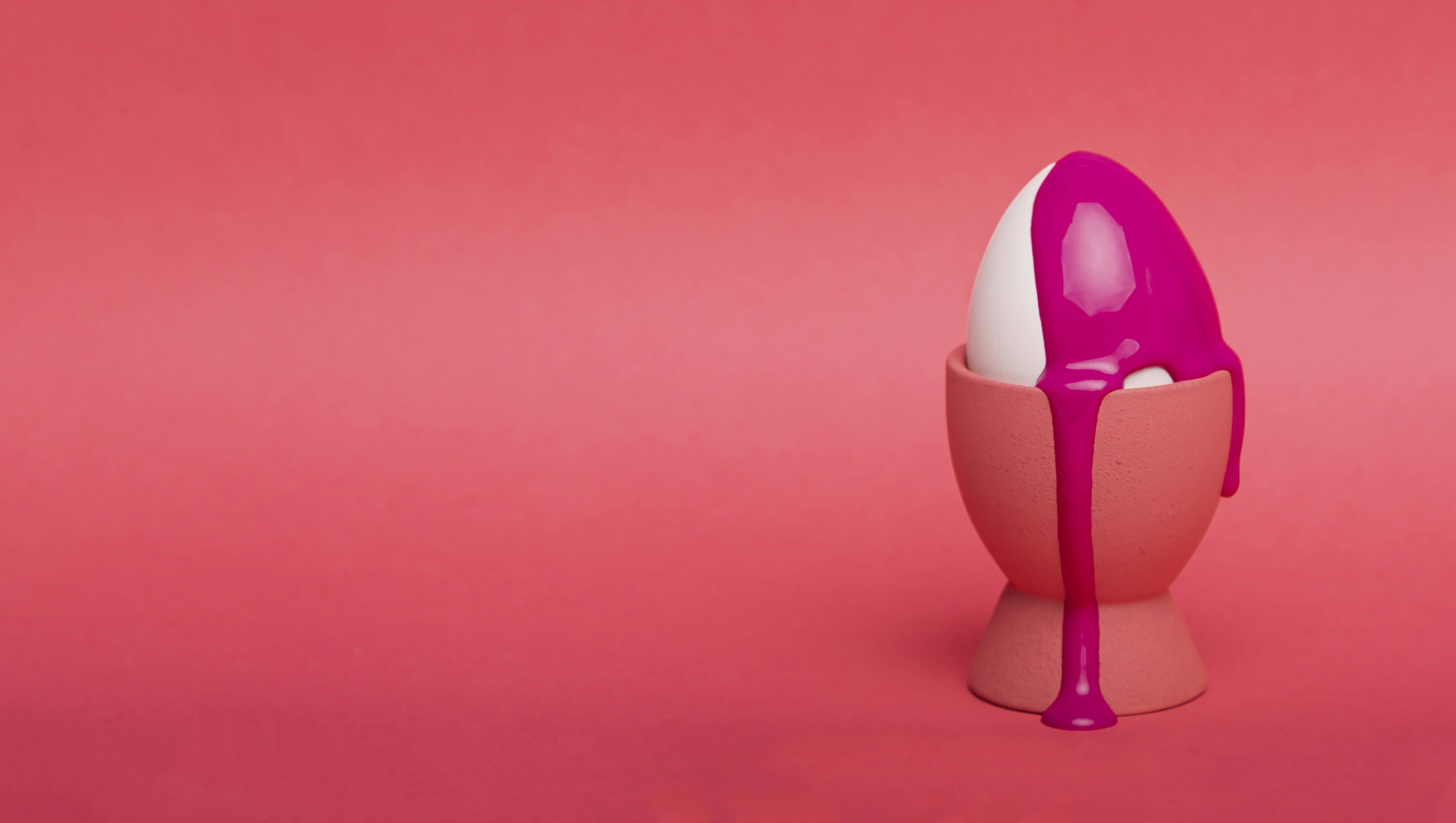 Vibrant egg image with pink drip, highlighting confidence and choice in egg vibrator experiences.