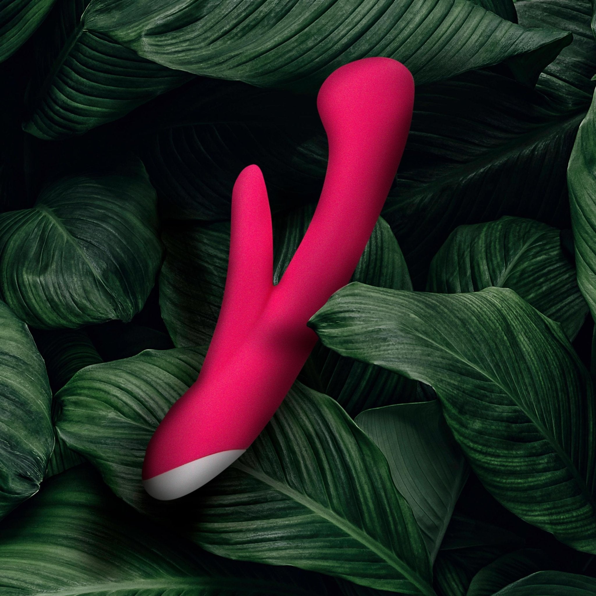 Blush Novelties G-Spot Vibrator: Hop Cottontail